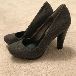 Grey Banana Republic pumps size 5